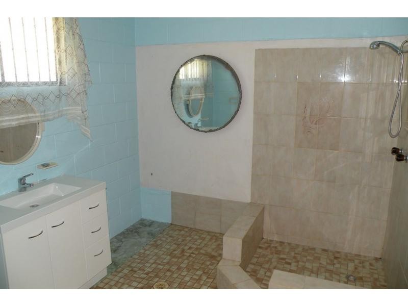 1 Camilleri Court, Elliott Heads QLD 4670