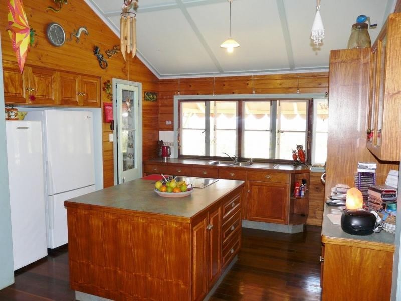 105 Barolin Esplanade, Coral Cove QLD 4670