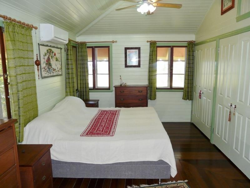 105 Barolin Esplanade, Coral Cove QLD 4670