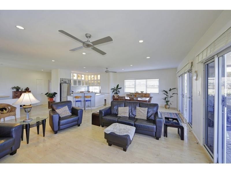 138 Barolin Esplanade, Coral Cove QLD 4670