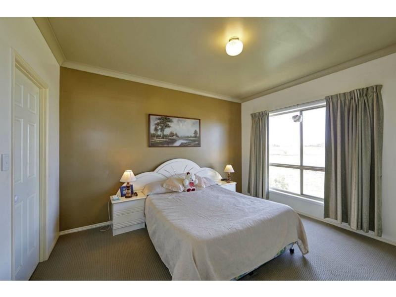 237 Barolin Esplanade, Coral Cove QLD 4670