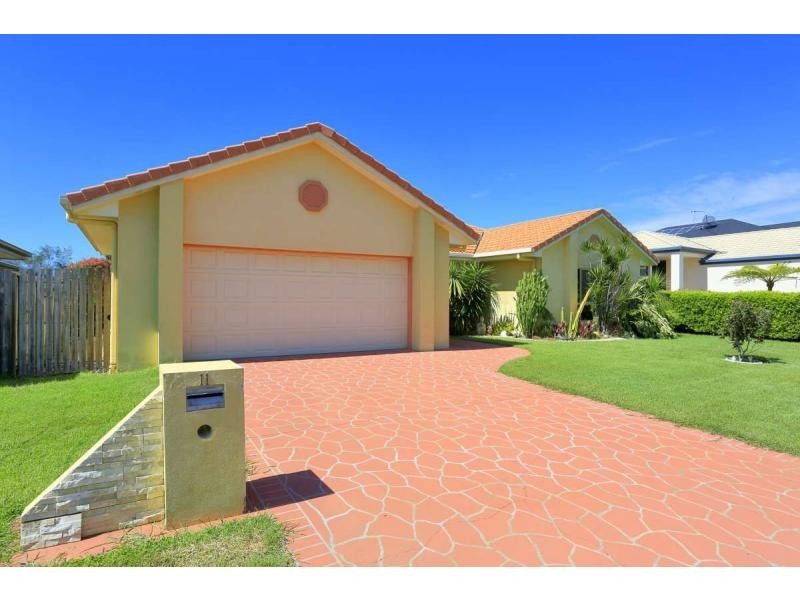 11 Robert John Circuit, Coral Cove QLD 4670