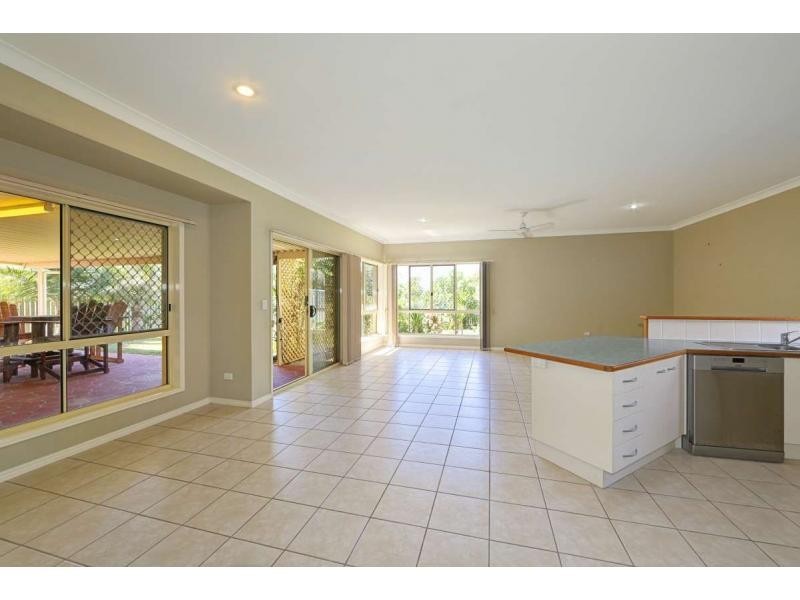 11 Robert John Circuit, Coral Cove QLD 4670