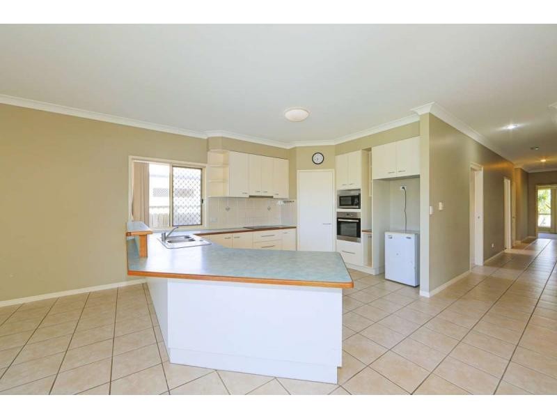 11 Robert John Circuit, Coral Cove QLD 4670