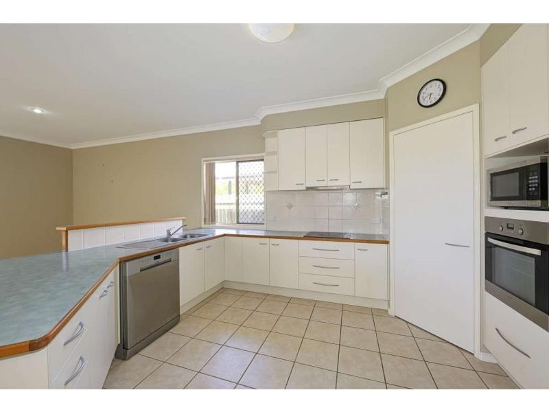 11 Robert John Circuit, Coral Cove QLD 4670