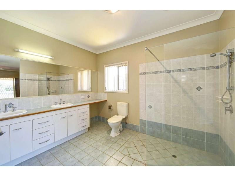 11 Robert John Circuit, Coral Cove QLD 4670