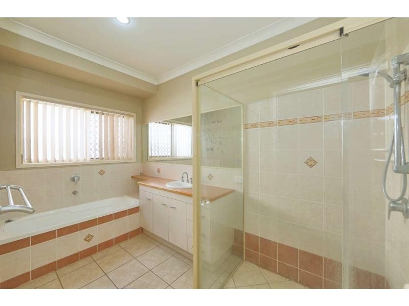 11 Robert John Circuit, Coral Cove QLD 4670