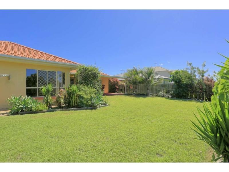 11 Robert John Circuit, Coral Cove QLD 4670