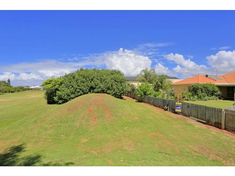 11 Robert John Circuit, Coral Cove QLD 4670