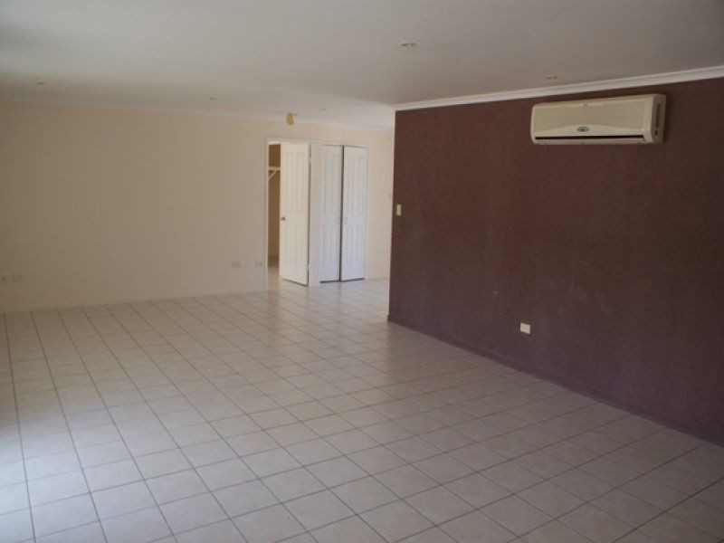 112 Johnson Street, Elliott Heads QLD 4670