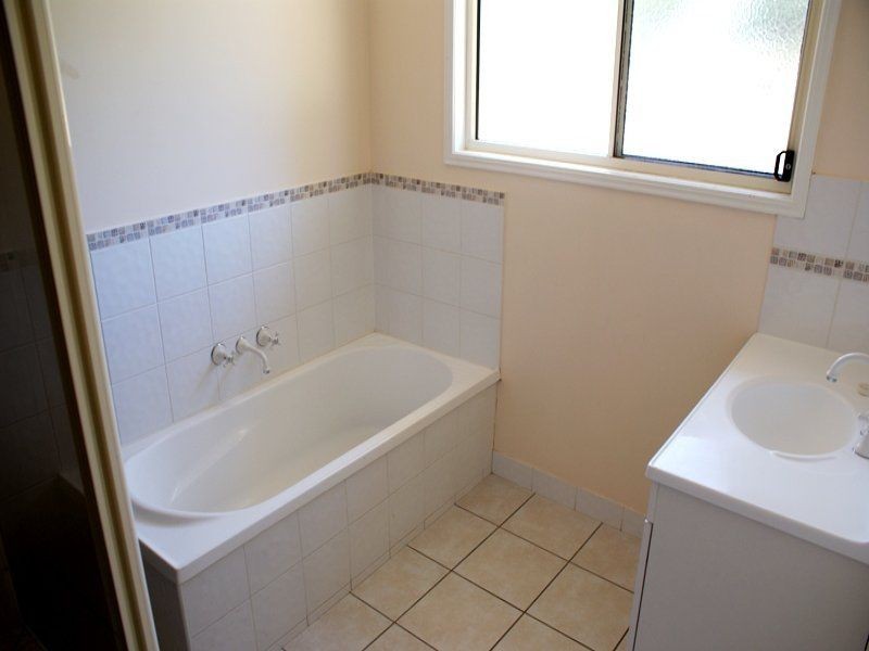 112 Johnson Street, Elliott Heads QLD 4670