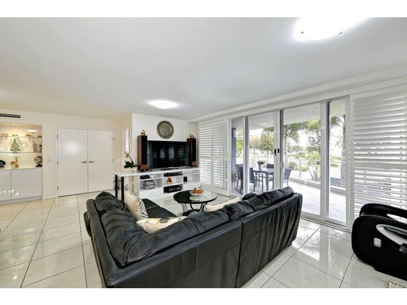Unit 101/47 Esplanade “Silverpoint”, Bargara QLD 4670