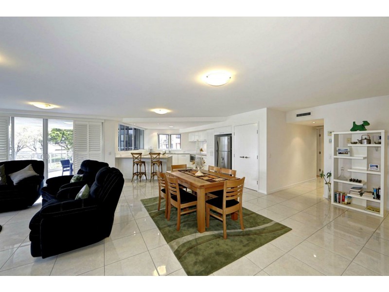 201/47 Esplanade “Silverpoint” St, Bargara QLD 4670