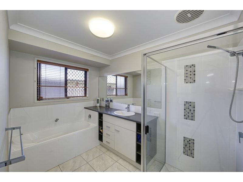 4 Scherer Boulevard, Kepnock QLD 4670