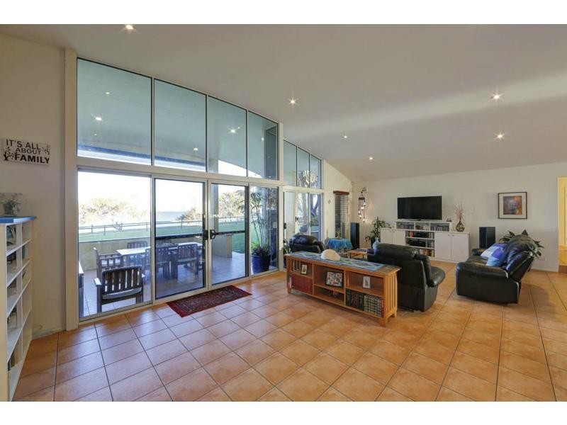 154 Barolin Esplanade, Coral Cove QLD 4670