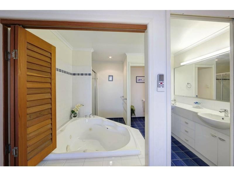 154 Barolin Esplanade, Coral Cove QLD 4670