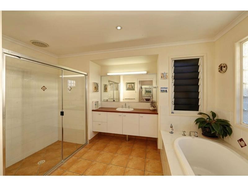 154 Barolin Esplanade, Coral Cove QLD 4670