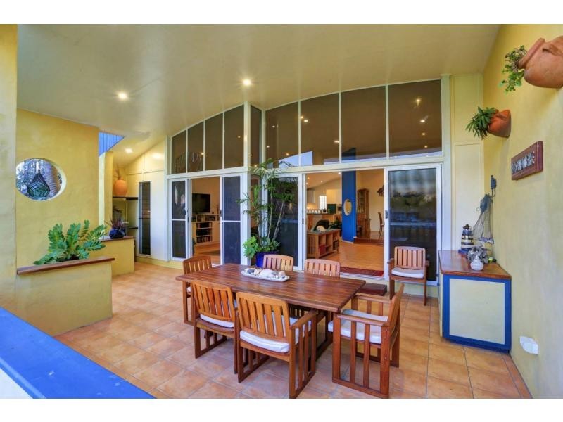 154 Barolin Esplanade, Coral Cove QLD 4670