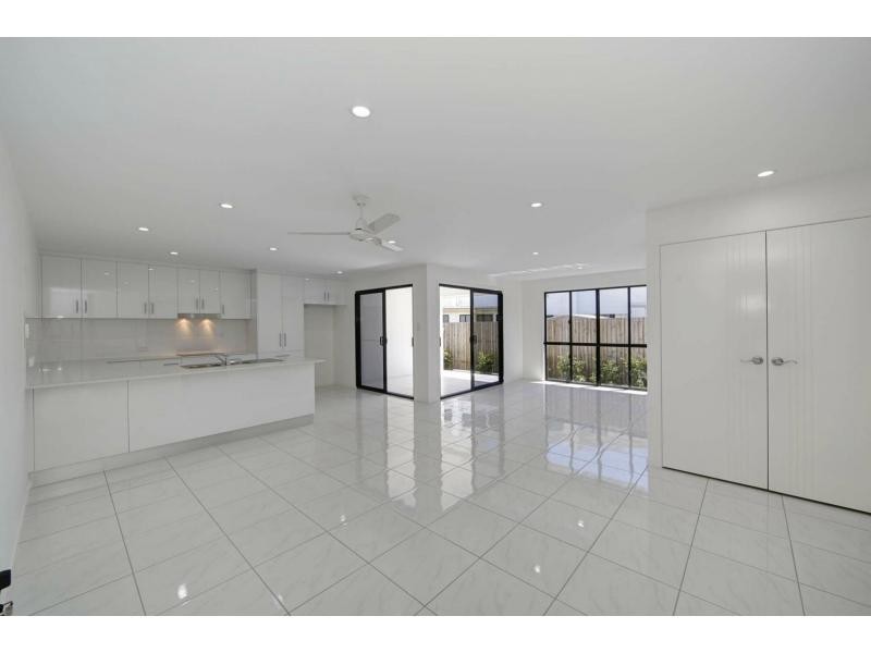 8-9/130 Miller Street, Bargara QLD 4670