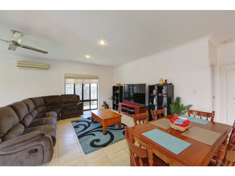 11 Leon Place, Coral Cove QLD 4670