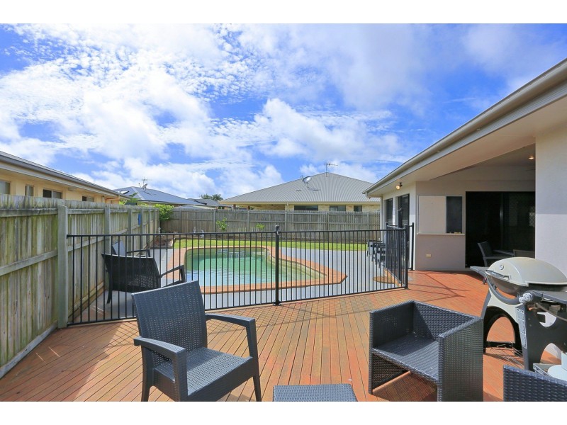 11 Leon Place, Coral Cove QLD 4670