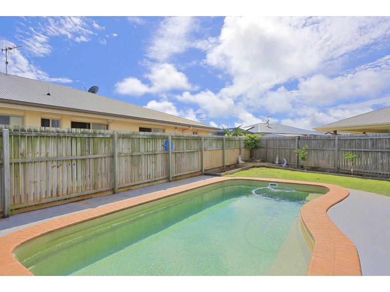 11 Leon Place, Coral Cove QLD 4670