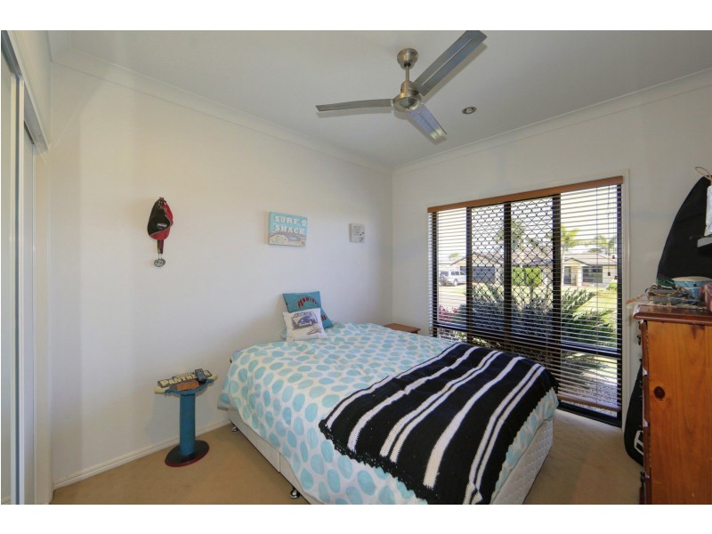 11 Leon Place, Coral Cove QLD 4670