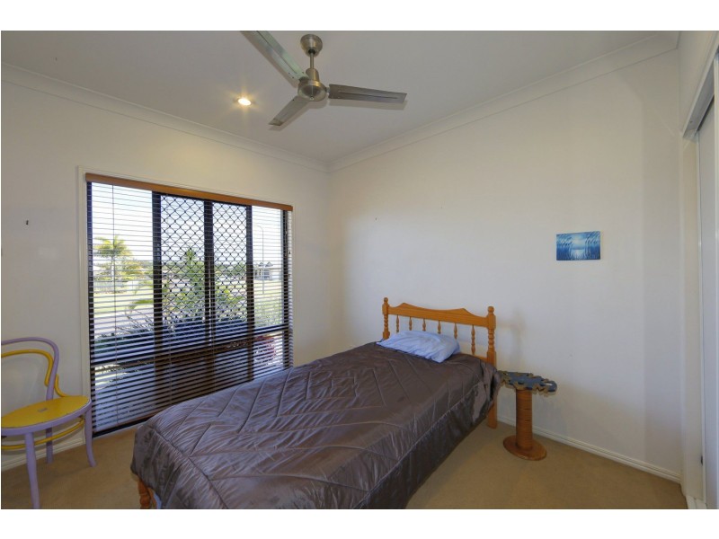 11 Leon Place, Coral Cove QLD 4670