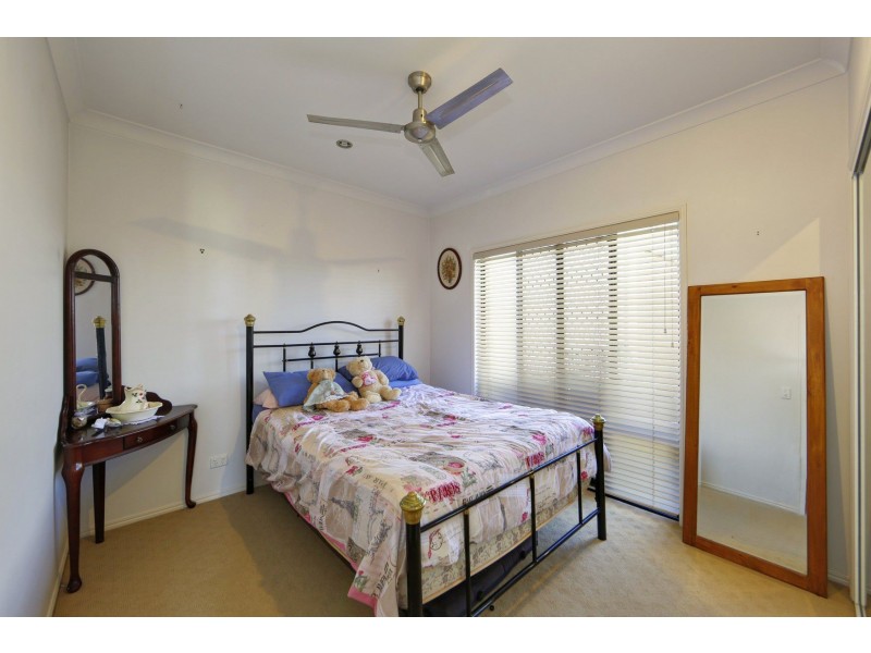 11 Leon Place, Coral Cove QLD 4670