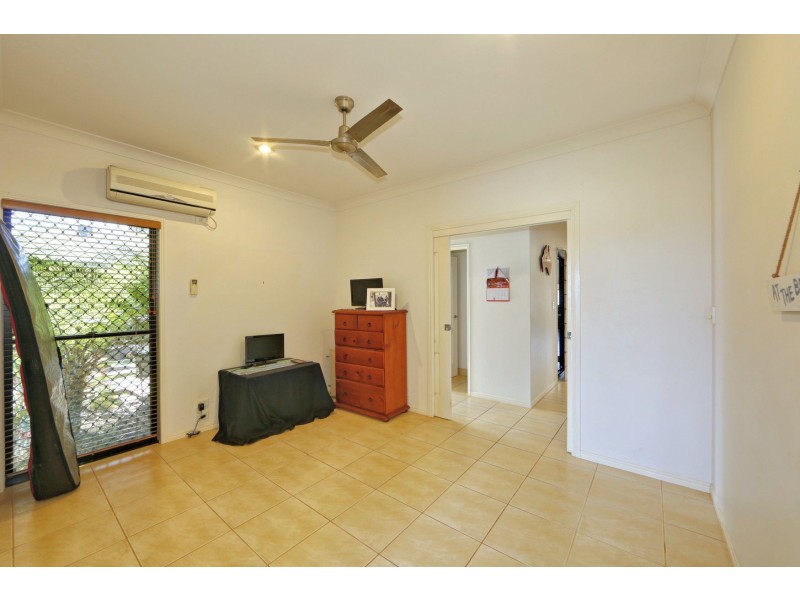 11 Leon Place, Coral Cove QLD 4670