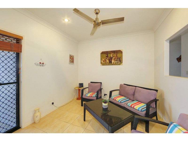 11 Leon Place, Coral Cove QLD 4670