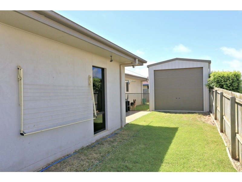 11 Leon Place, Coral Cove QLD 4670