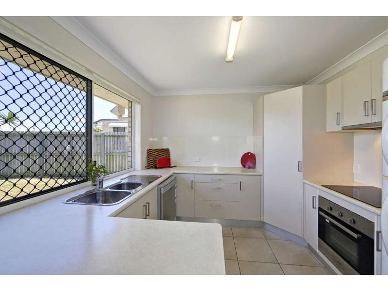 Duplex 2/31 Mary Fox Street, Innes Park QLD 4670