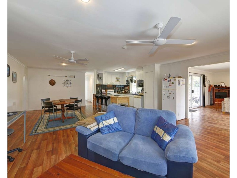 25 Burns Street, Burnett Heads QLD 4670