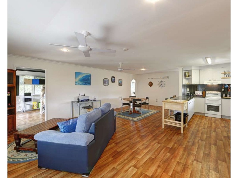 25 Burns Street, Burnett Heads QLD 4670