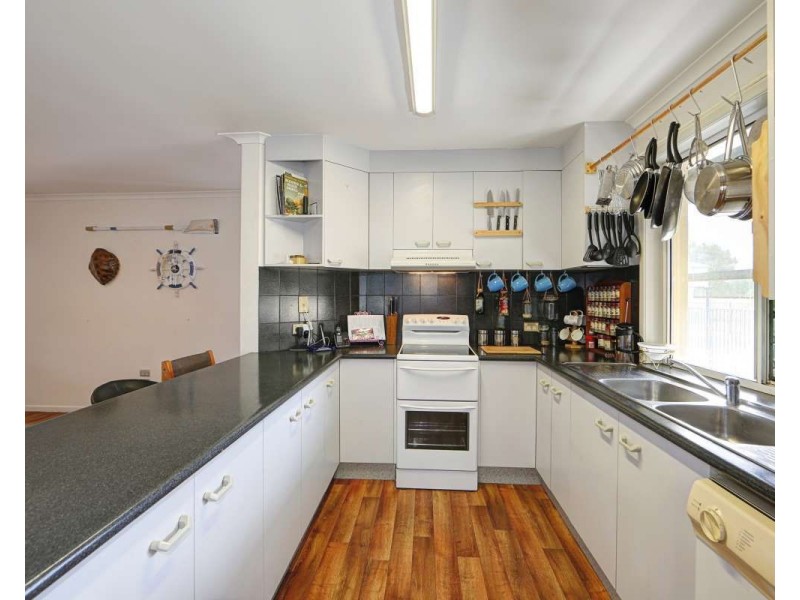 25 Burns Street, Burnett Heads QLD 4670