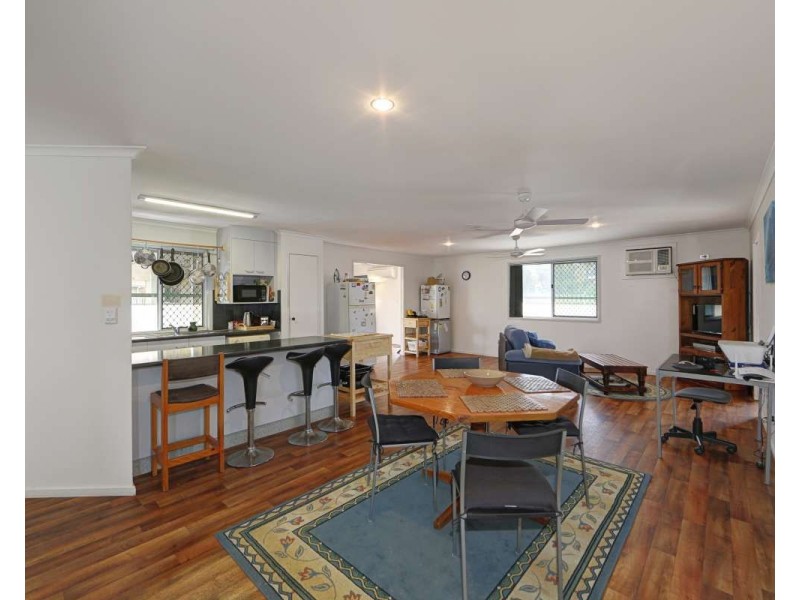 25 Burns Street, Burnett Heads QLD 4670