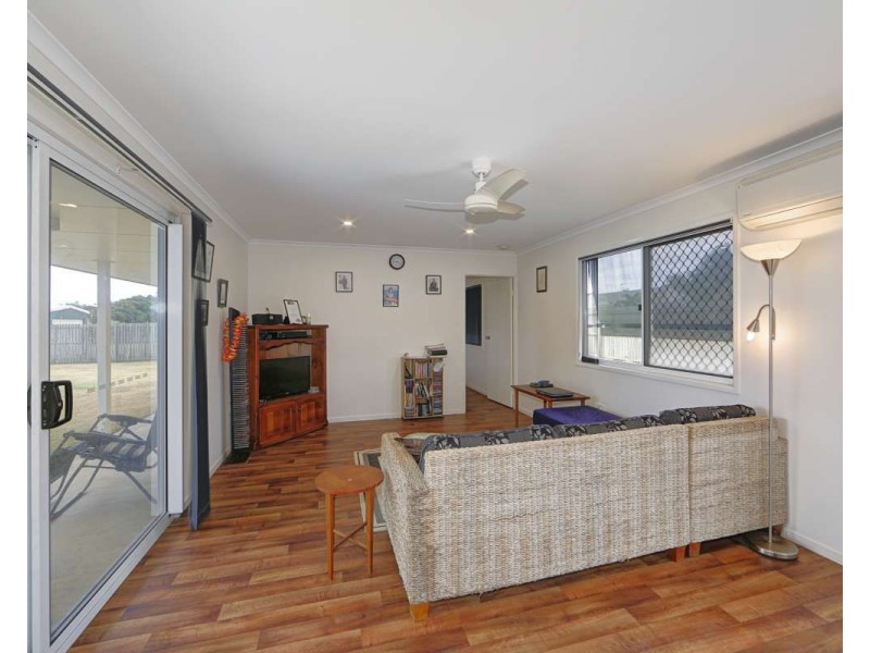 25 Burns Street, Burnett Heads QLD 4670