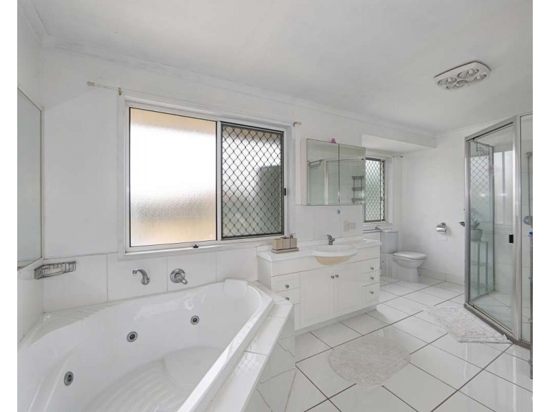 25 Burns Street, Burnett Heads QLD 4670