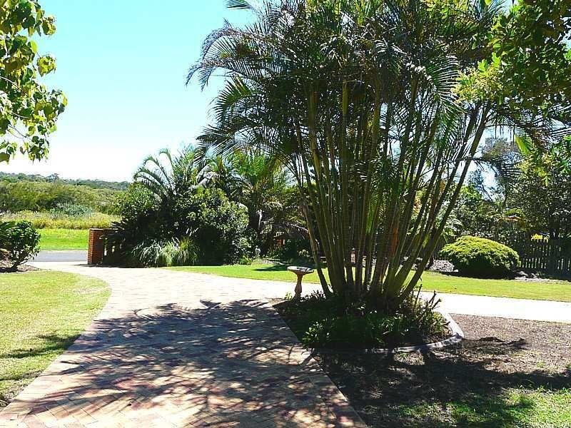46 Barolin Esplanade, Coral Cove QLD 4670