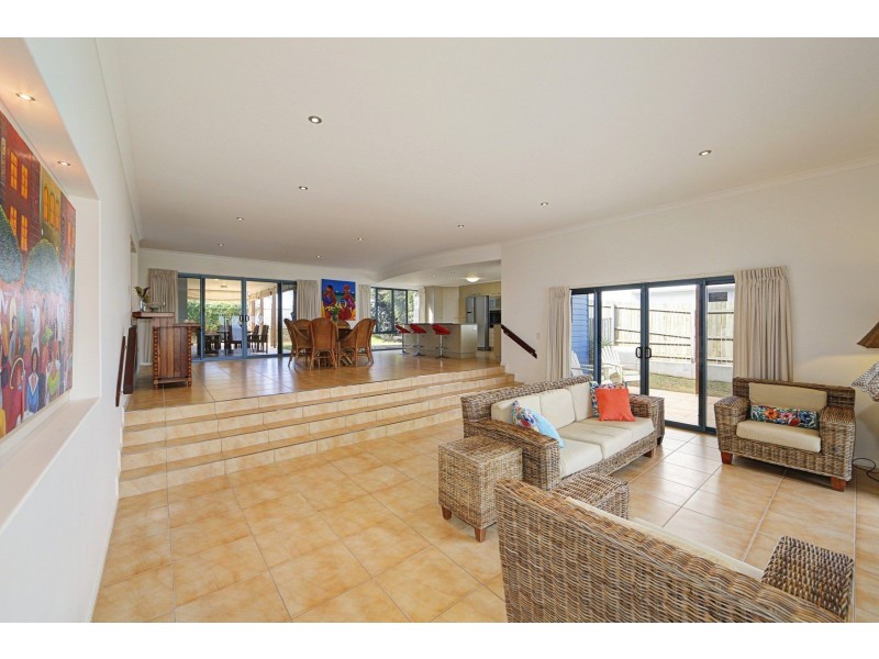 2 Arthur Brown Court, Coral Cove QLD 4670