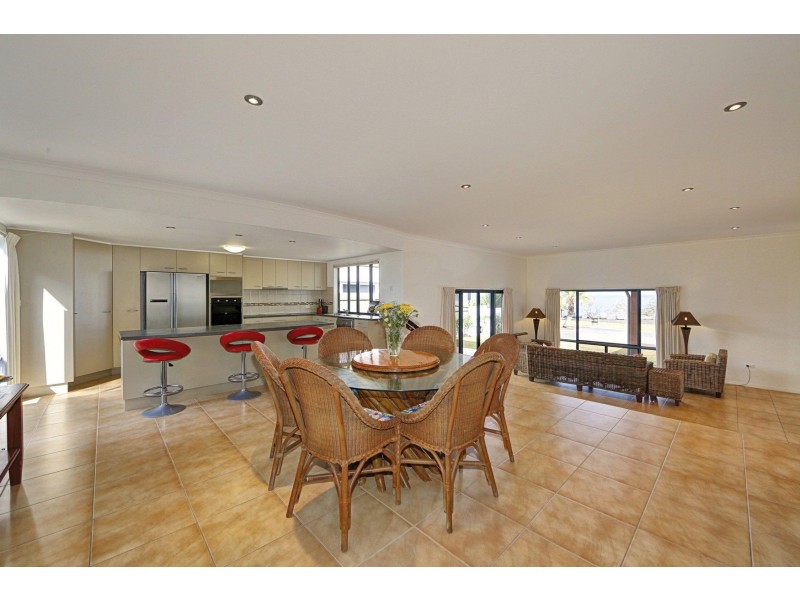 2 Arthur Brown Court, Coral Cove QLD 4670