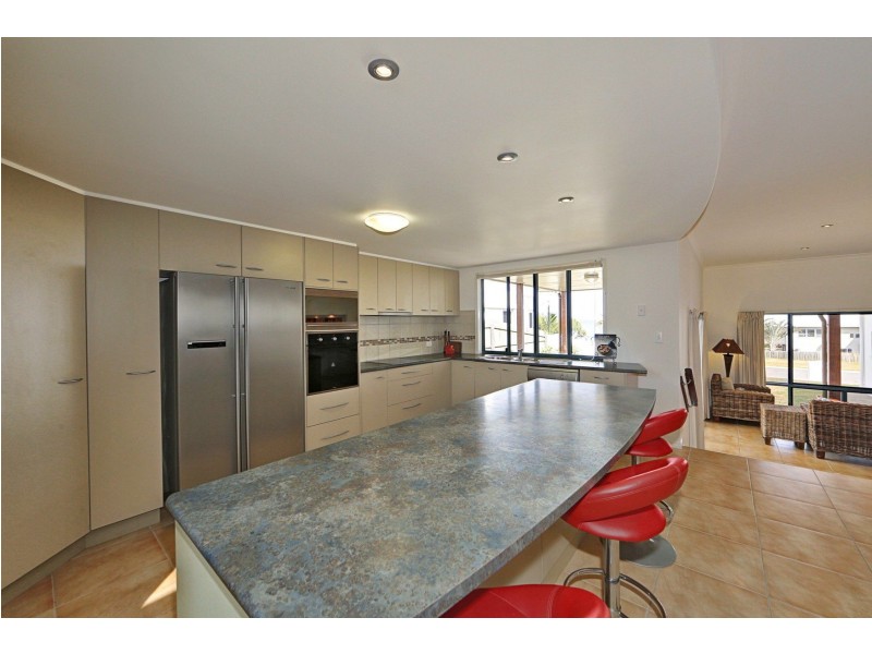 2 Arthur Brown Court, Coral Cove QLD 4670