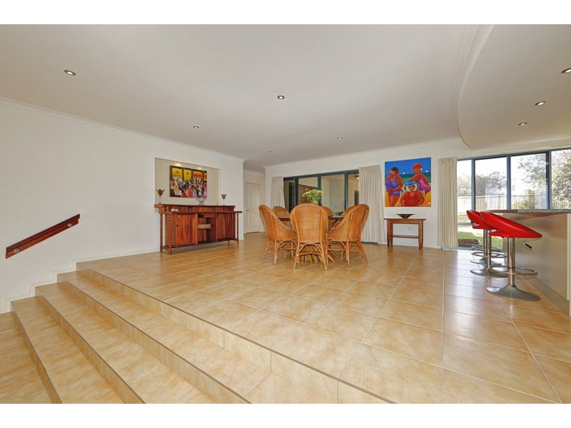 2 Arthur Brown Court, Coral Cove QLD 4670