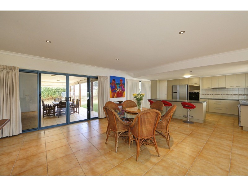 2 Arthur Brown Court, Coral Cove QLD 4670