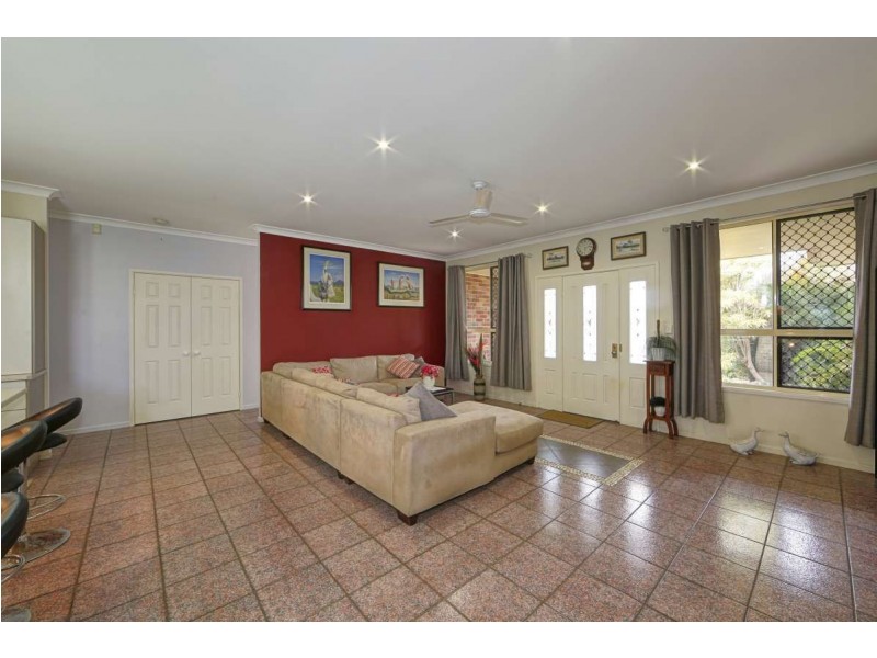 5 Majestic Place, Coral Cove QLD 4670