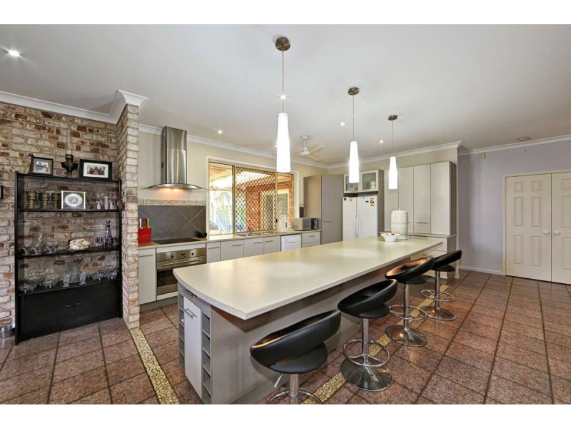 5 Majestic Place, Coral Cove QLD 4670