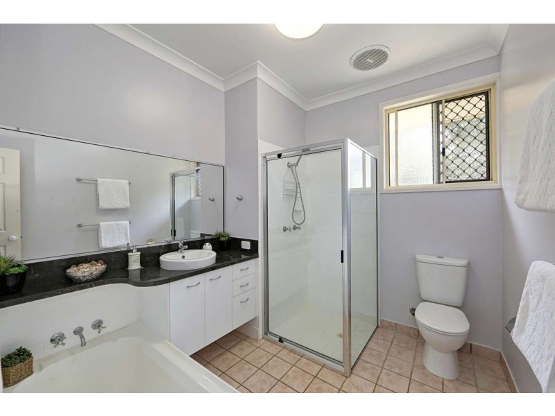 5 Majestic Place, Coral Cove QLD 4670