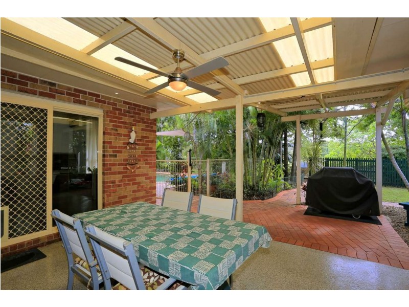 5 Majestic Place, Coral Cove QLD 4670