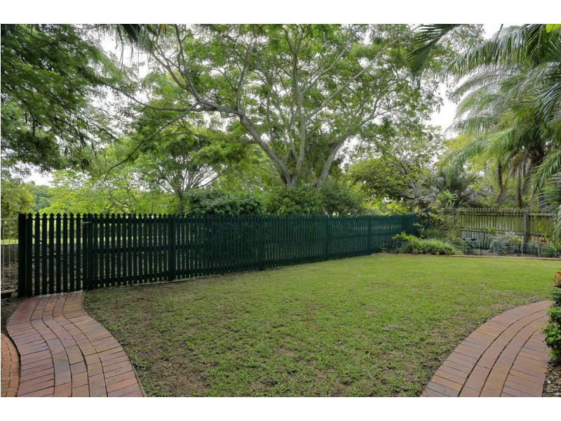 5 Majestic Place, Coral Cove QLD 4670